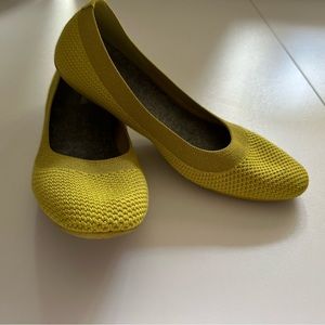 10.5W Allbirds citron/yellow-green flat worn once